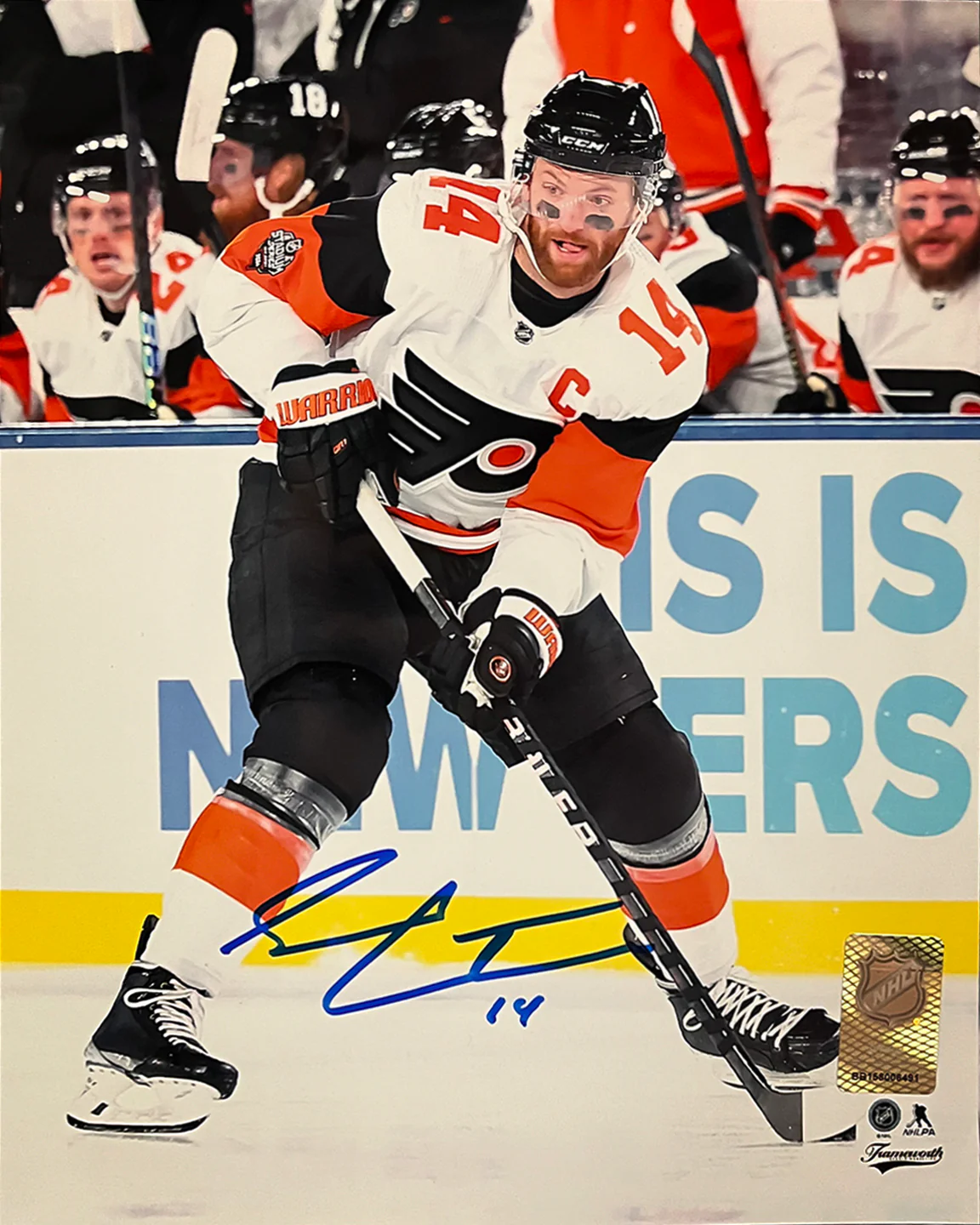 Sean Couturier 2024 Stadium Series Action Philadelphia Flyers Autographed 8" x 10" Hockey Photo - Image 2